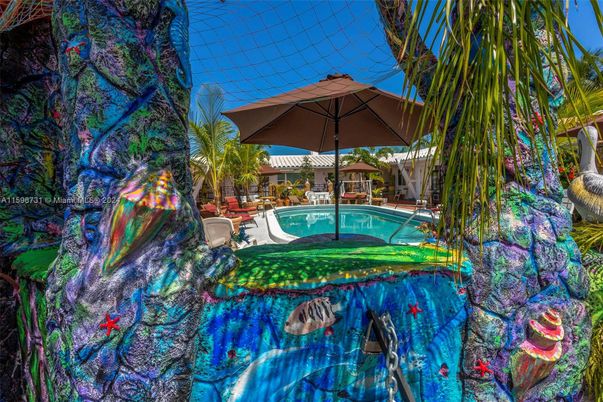 Exterior, Pool