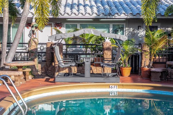 Exterior, Pool