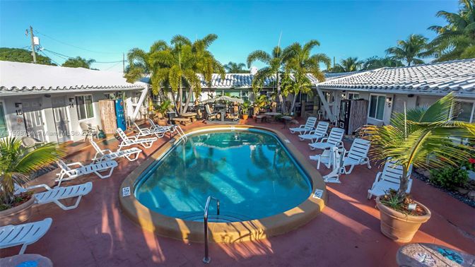 Exterior, Pool