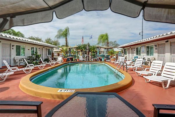 Exterior, Pool