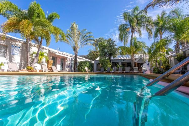 Exterior, Pool