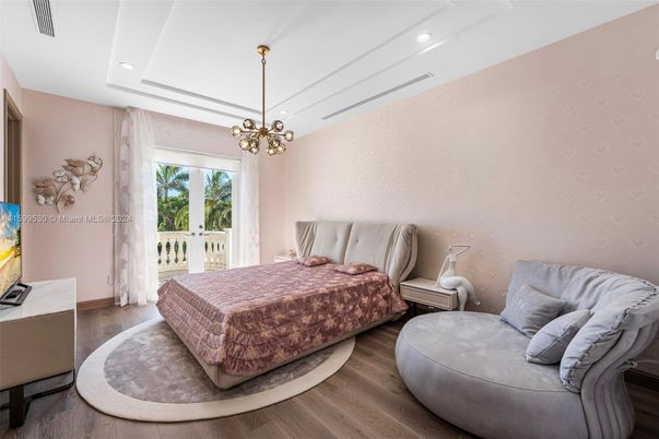 Bedroom, Interior, Pendant Lights, Recessed Lighting, Wood Texture Flooring