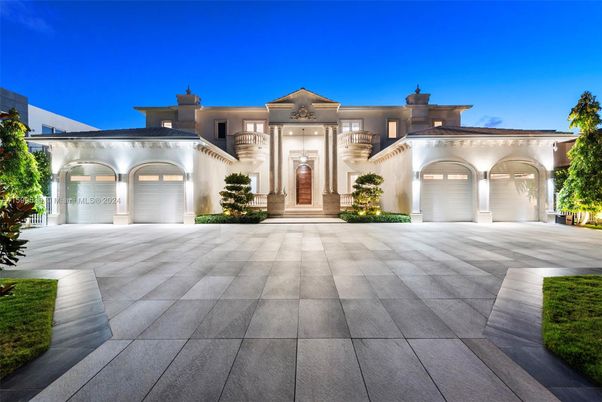 Attached, Exterior, Facade, French Provincial
