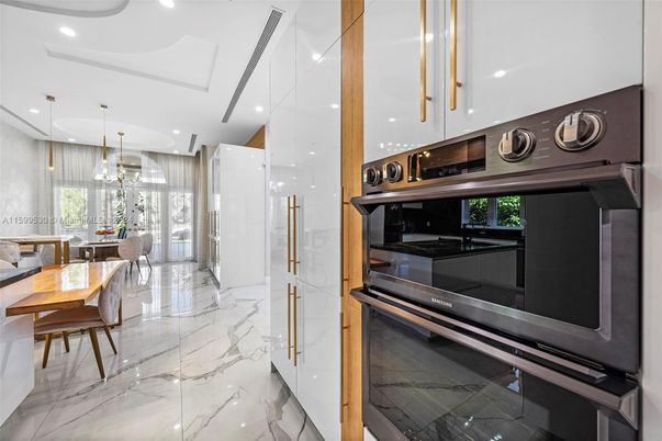 Dining room, Interior, Kitchen, Marble, Pendant Lights, Recessed Lighting