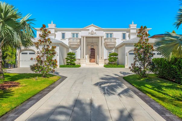 Attached, Exterior, Facade, French Provincial