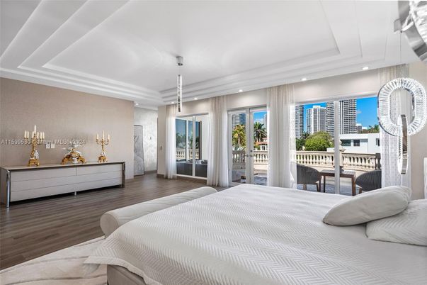 Bedroom, Interior, Pendant Lights, Recessed Lighting, Wood Texture Flooring