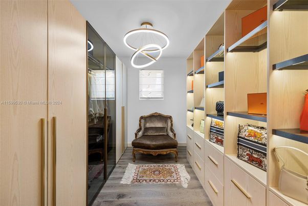 Interior, Pendant Lights, Walk-in Closets, Wood Texture Flooring