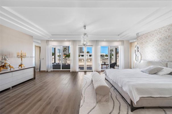 Bedroom, Interior, Pendant Lights, Recessed Lighting, Wood Texture Flooring