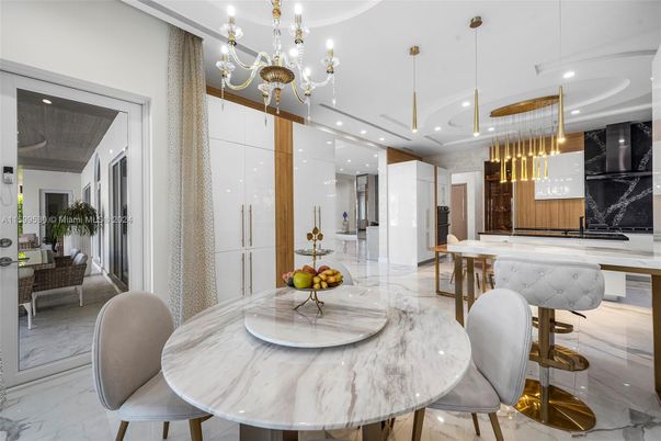Chandelier, Dining room, Interior, Kitchen, Marble, Pendant Lights, Recessed Lighting