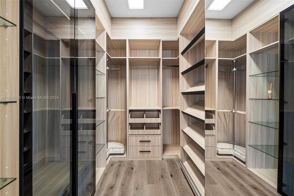 Interior, Walk-in Closets, Wood Texture Flooring