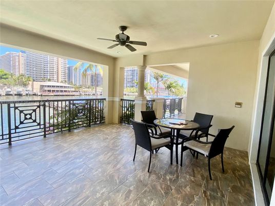 Dining room, Interior, Recessed Lighting