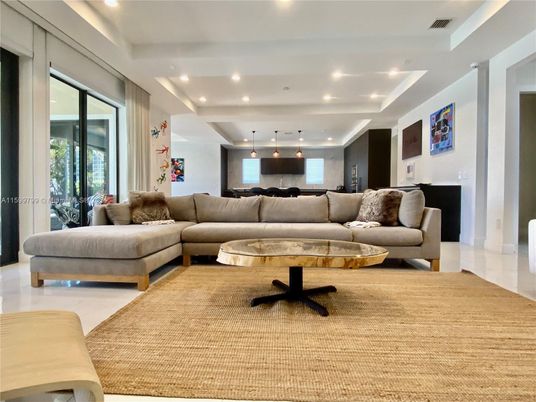 Interior, Living room, Pendant Lights, Recessed Lighting