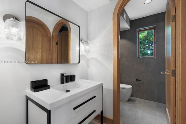 Bathroom, Interior, Recessed Lighting