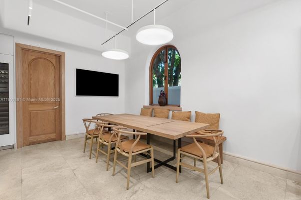Dining room, Interior