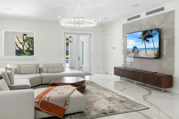 Interior, Living room, Marble, Pendant Lights, Recessed Lighting, Water