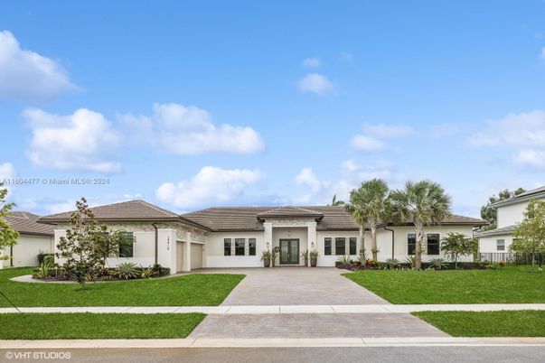 Backyard, Exterior, Facade, Ranch