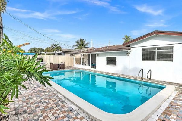 Exterior, Pool
