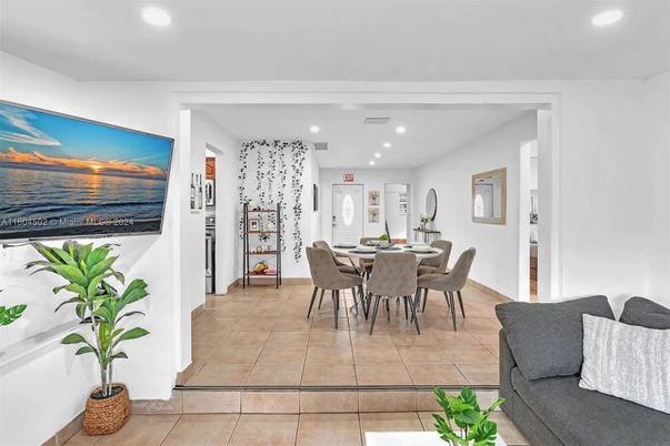 Dining room, Interior, Recessed Lighting