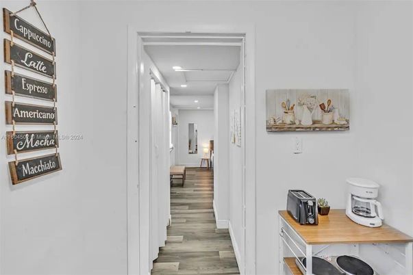 Interior, Recessed Lighting, Wood Texture Flooring