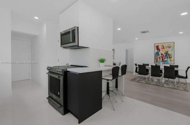 Dining room, Interior, Kitchen, Recessed Lighting, Wood Texture Flooring