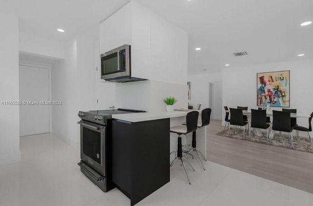 Dining room, Interior, Kitchen, Recessed Lighting, Wood Texture Flooring