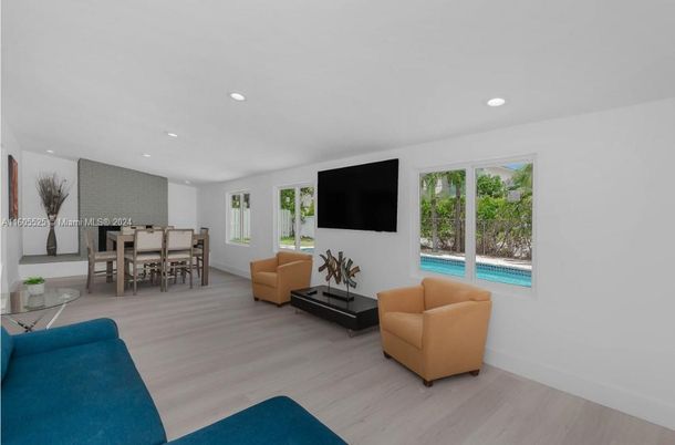 Dining room, Interior, Living room, Recessed Lighting, Wood Texture Flooring