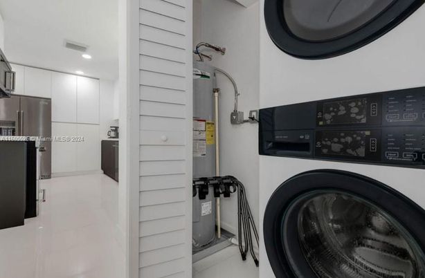 Interior, Kitchen, Recessed Lighting, Washer