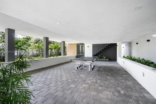 Game Room, Interior, Recessed Lighting