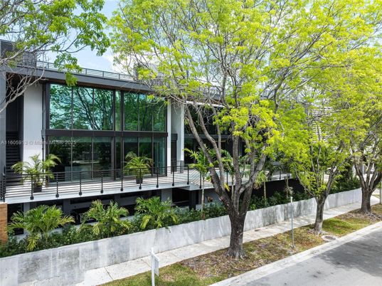 Exterior, Facade, Modern