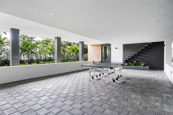 Game Room, Interior, Recessed Lighting