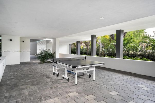 Game Room, Interior, Recessed Lighting