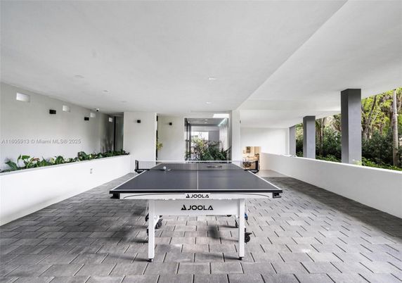 Game Room, Interior, Recessed Lighting