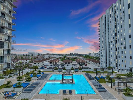 Exterior, Pool, Other, Skyline