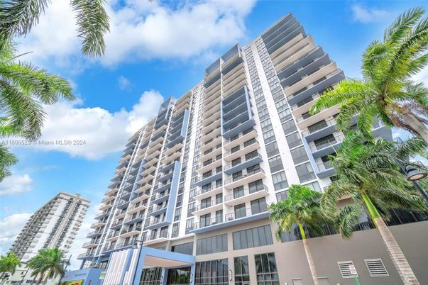 Exterior, Facade, Condo Building
