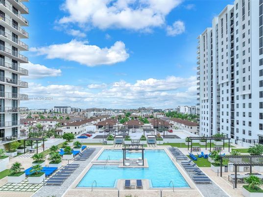 Exterior, Pool, Other, Skyline