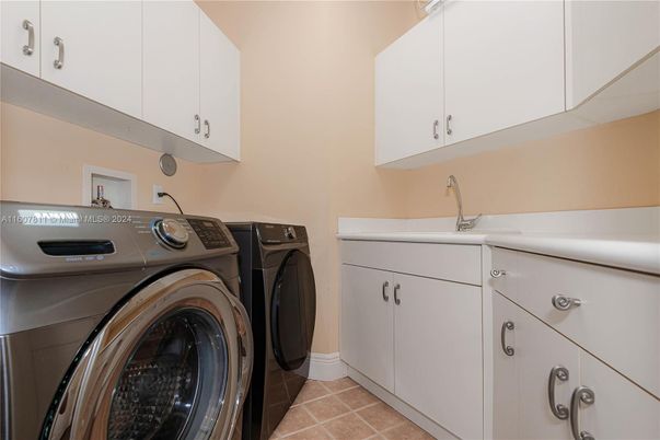 Interior, Washer