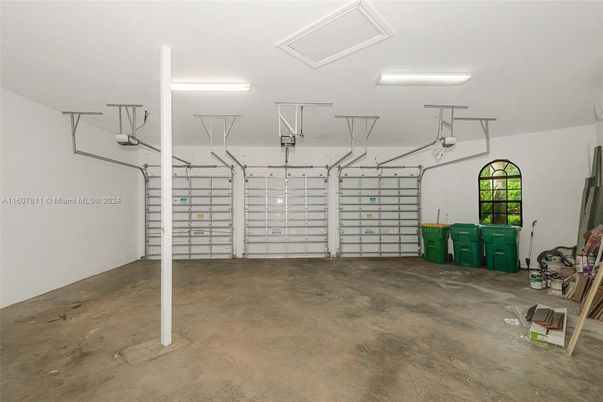 Garage, Interior