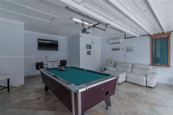 Billiard Table, Game Room, Interior