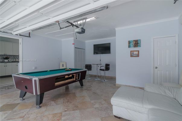 Billiard Table, Game Room, Interior