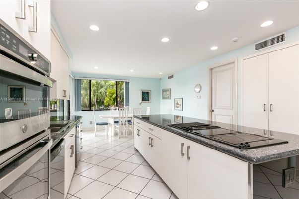 Dining room, Interior, Kitchen, Recessed Lighting