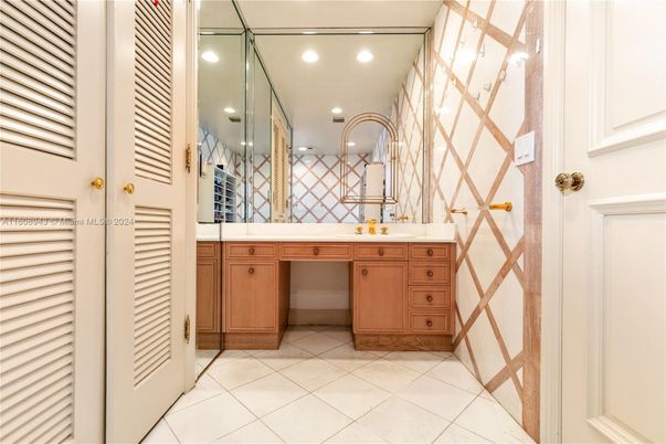 Bathroom, Interior, Recessed Lighting