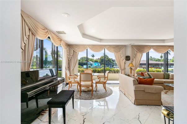 Dining room, Interior, Living room, Marble, Piano, Recessed Lighting