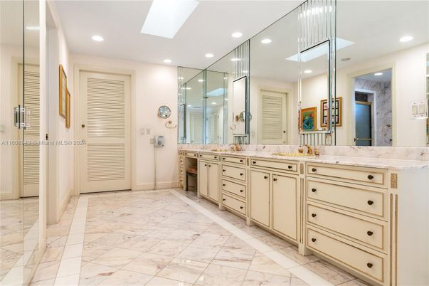 Bathroom, Dual Sink Vanities, Interior, Marble, Recessed Lighting