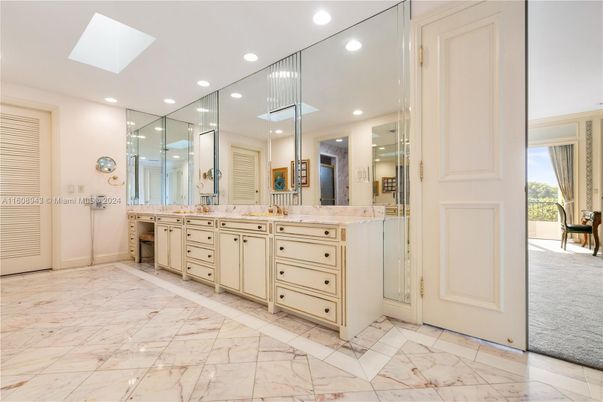 Bathroom, Dual Sink Vanities, Interior, Marble, Recessed Lighting