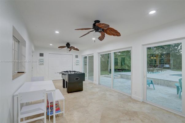 Game Room, Interior, Recessed Lighting