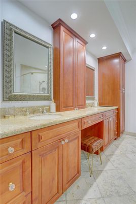 Bathroom, Dual Sink Vanities, Interior, Recessed Lighting