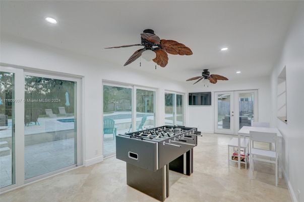 Game Room, Interior, Recessed Lighting