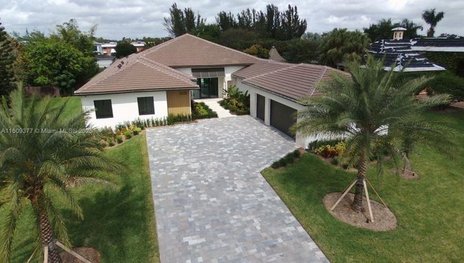 Attached, Exterior, Facade, Ranch