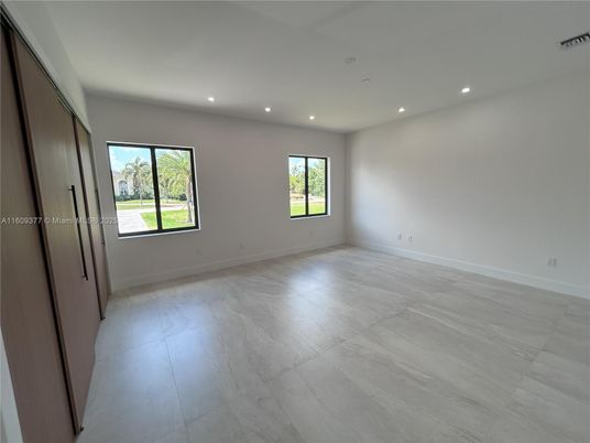 Empty room, Interior, Recessed Lighting