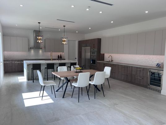 Dining room, Interior, Kitchen, Pendant Lights, Recessed Lighting, Stainless Steel Appliances